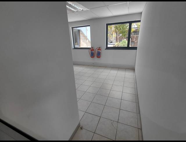 484M² OFFICE TO LET IN RANDJESPARK